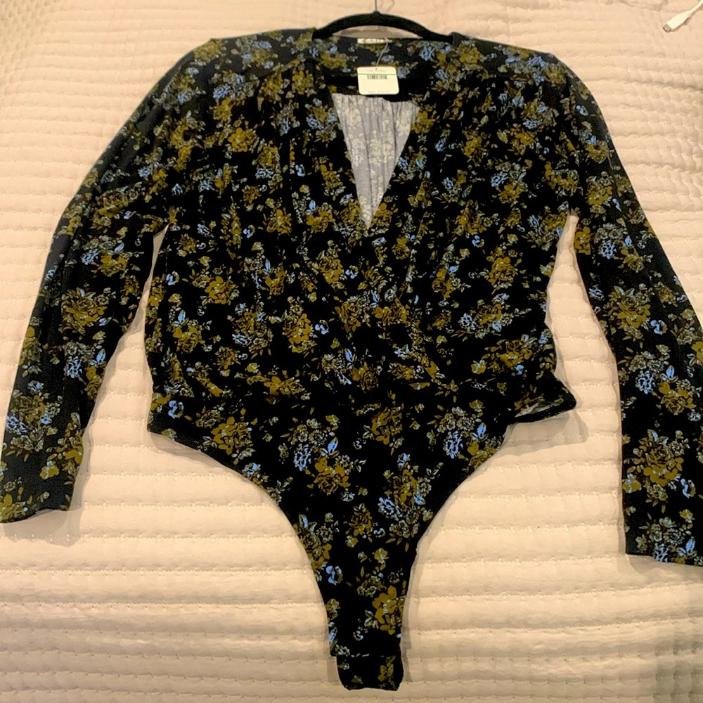 FREE PEOPLE New with tags V Neck Shirt